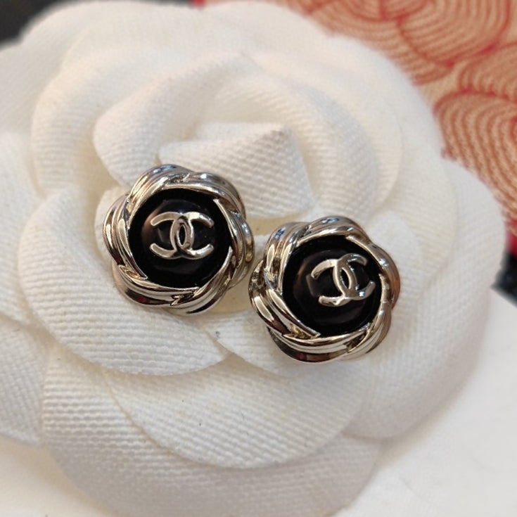 CHANEL Pearl Earrings