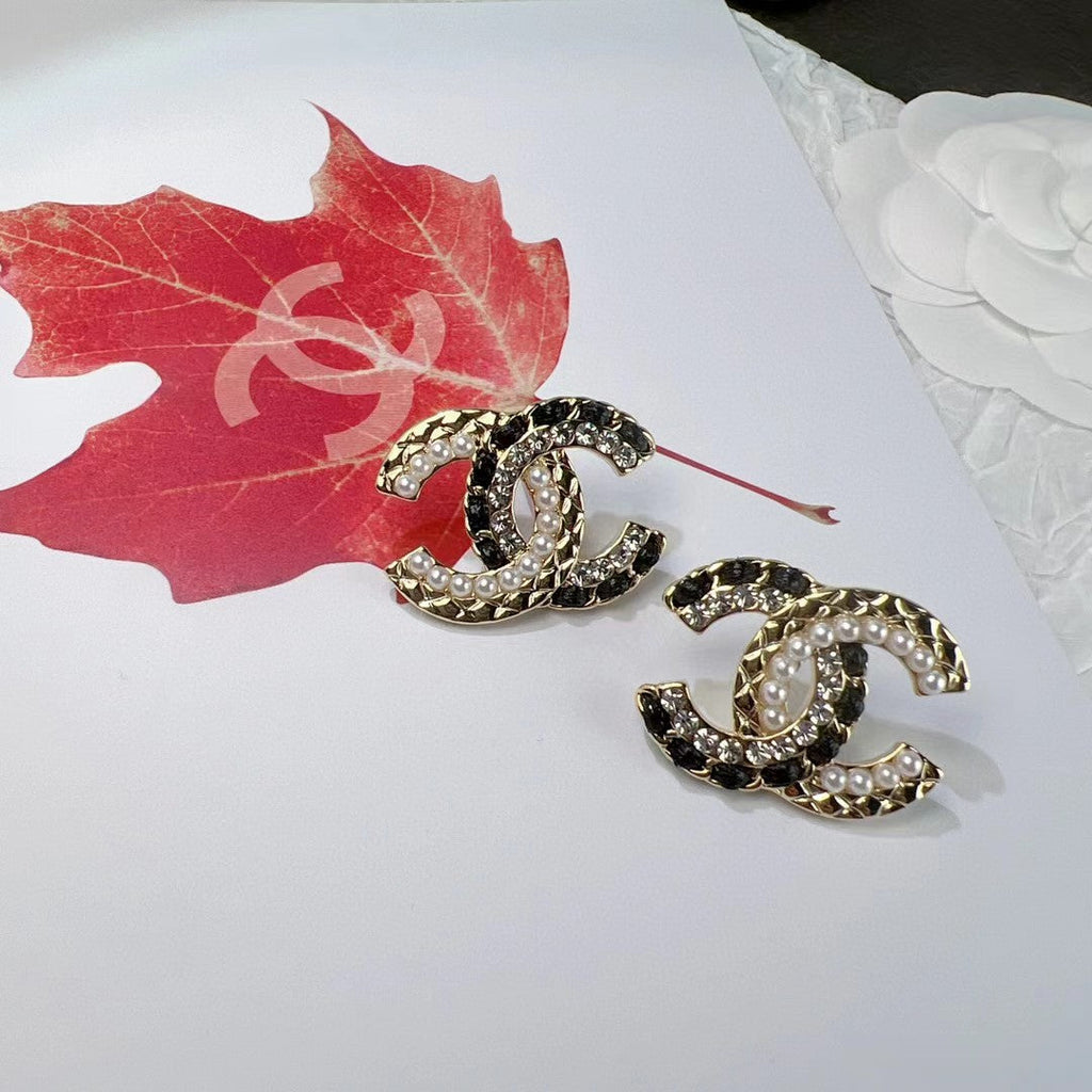 CHANEL Pearl Earrings