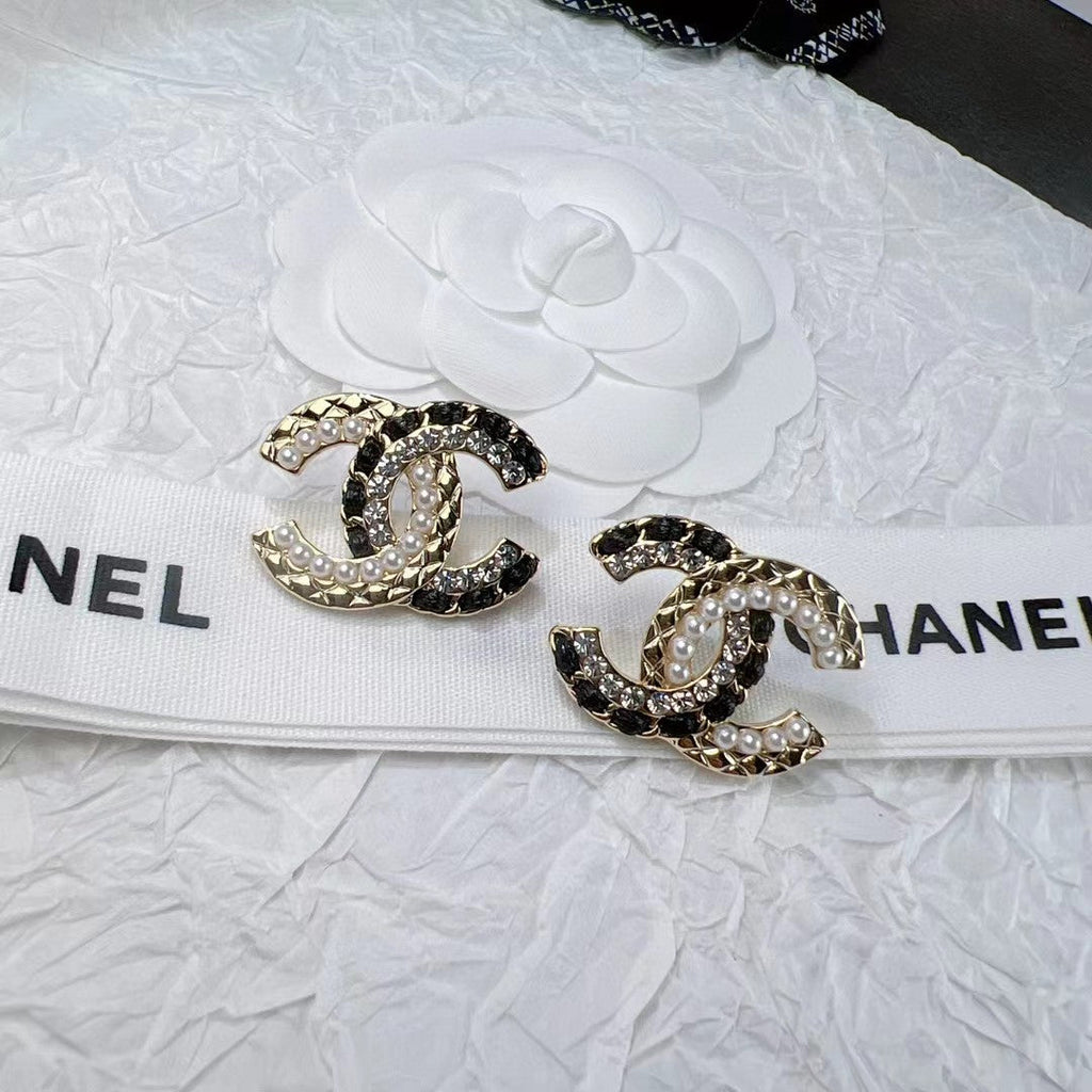 CHANEL Pearl Earrings