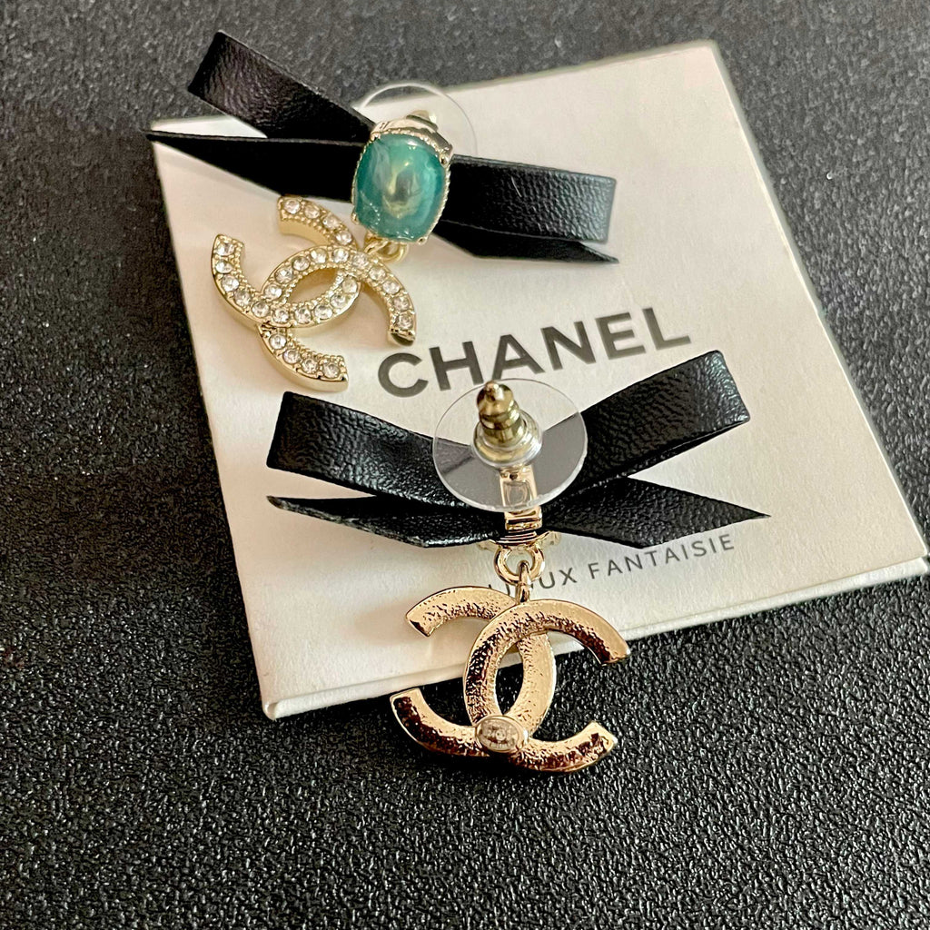 CHANEL P90 Double-C Bow Earrings