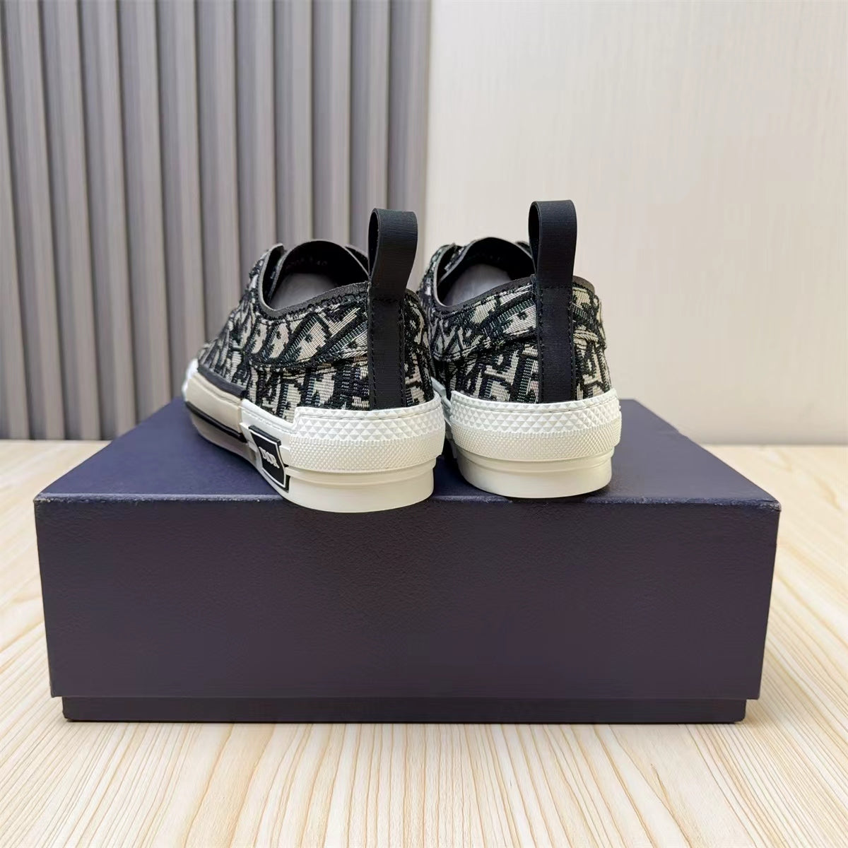 Dior DIOR Sneakers #425
