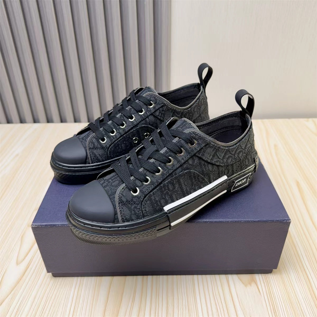 Dior DIOR Sneakers #425