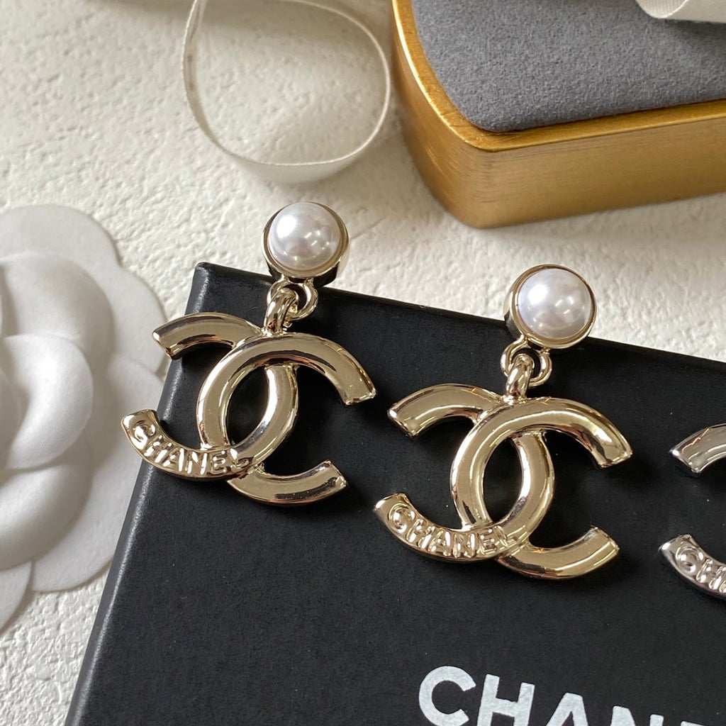 CHANEL Pearl Earrings