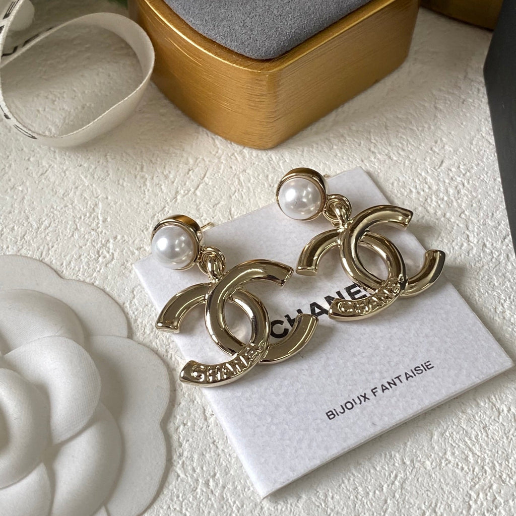 CHANEL Pearl Earrings