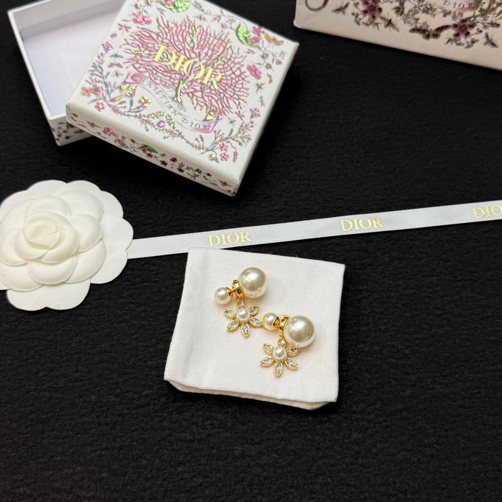 DIOR Pearl Earrings