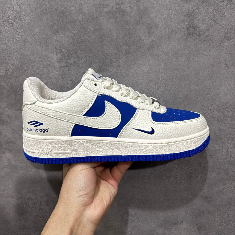 Balenciaga 本地 300 支持放店 定制版 Nike Air Force 1 '07 Low 巴黎世家联名--- 白蓝双色 经典 AF1 鞋型，融入 B Sneaker #01 - Color 02 - Image 1