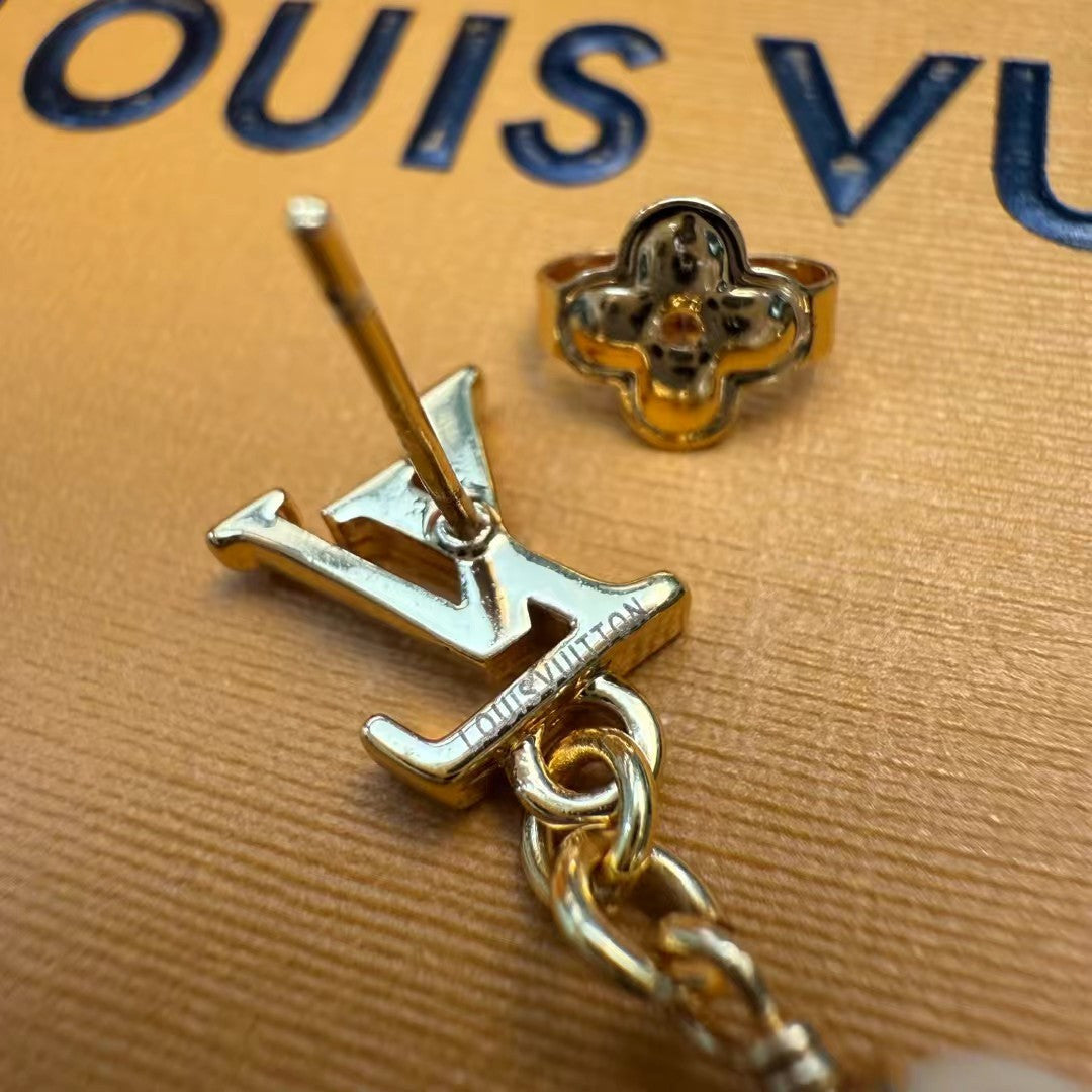 LOUIS VUITTON Earrings