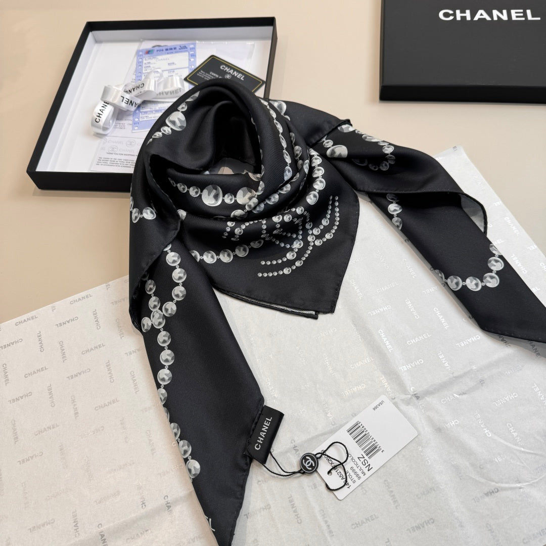 CHANEL Pearl Necklace