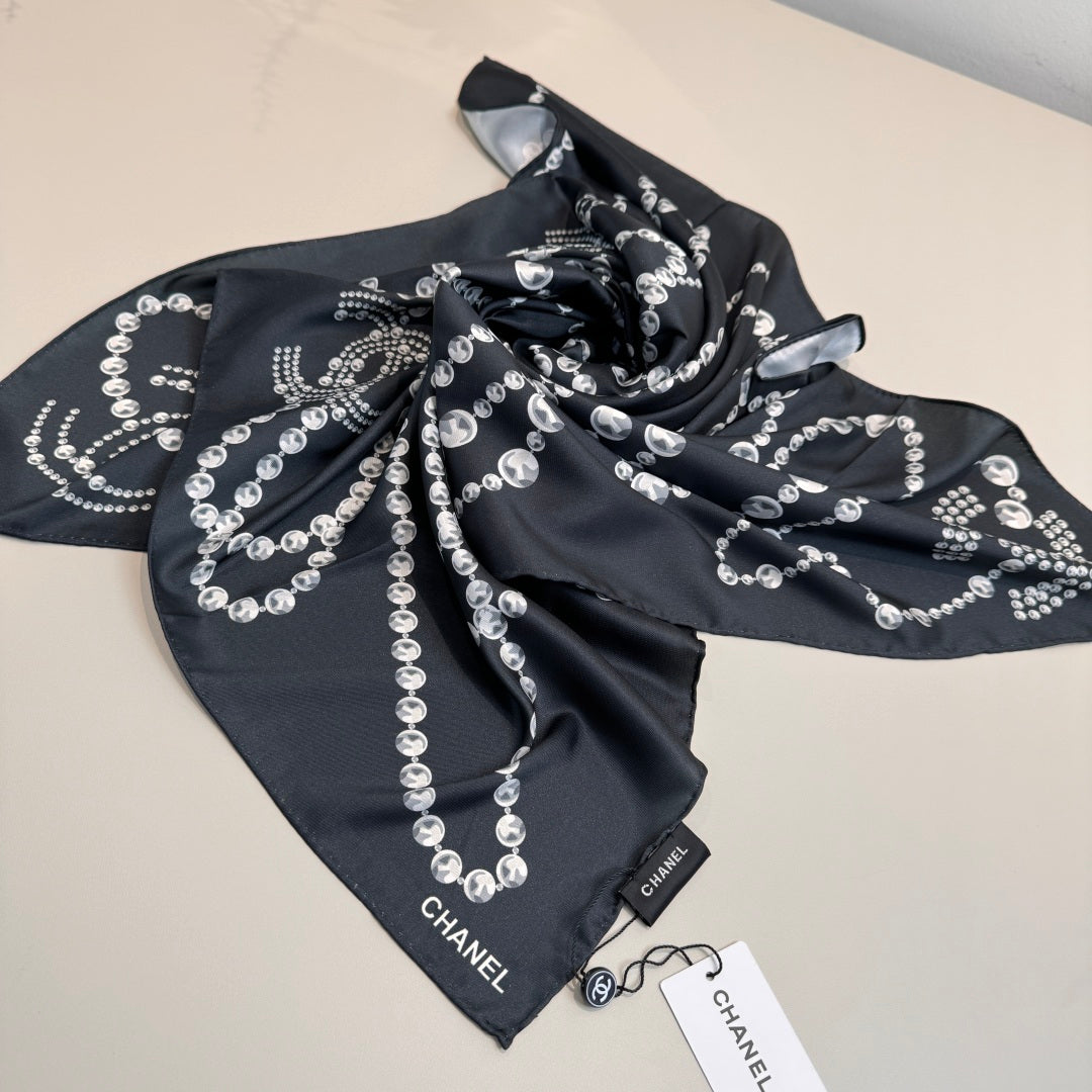 CHANEL Pearl Necklace