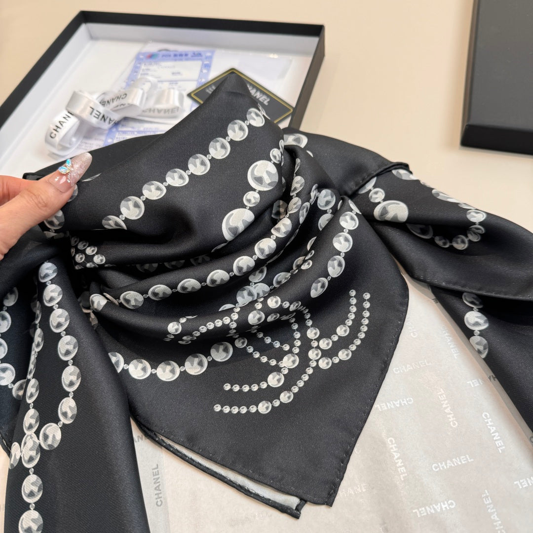 CHANEL Pearl Necklace