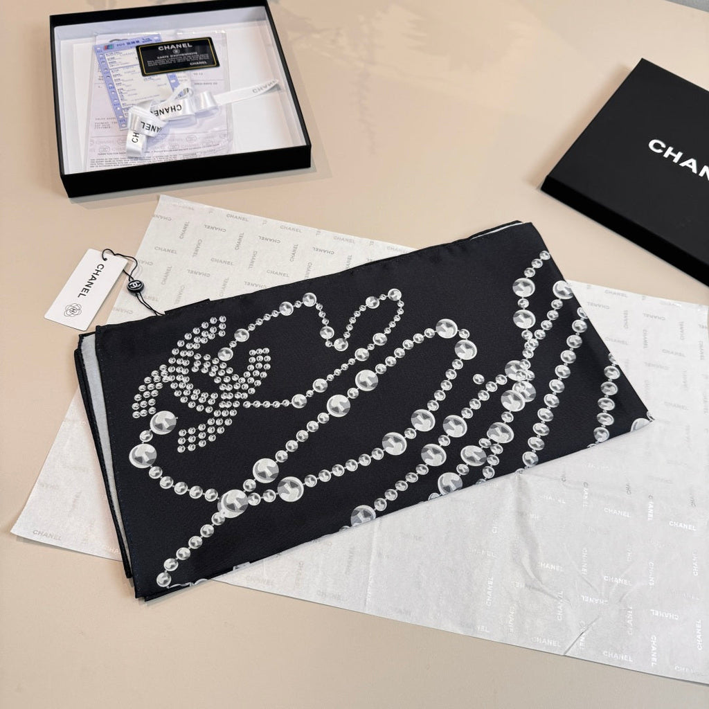 CHANEL Pearl Necklace