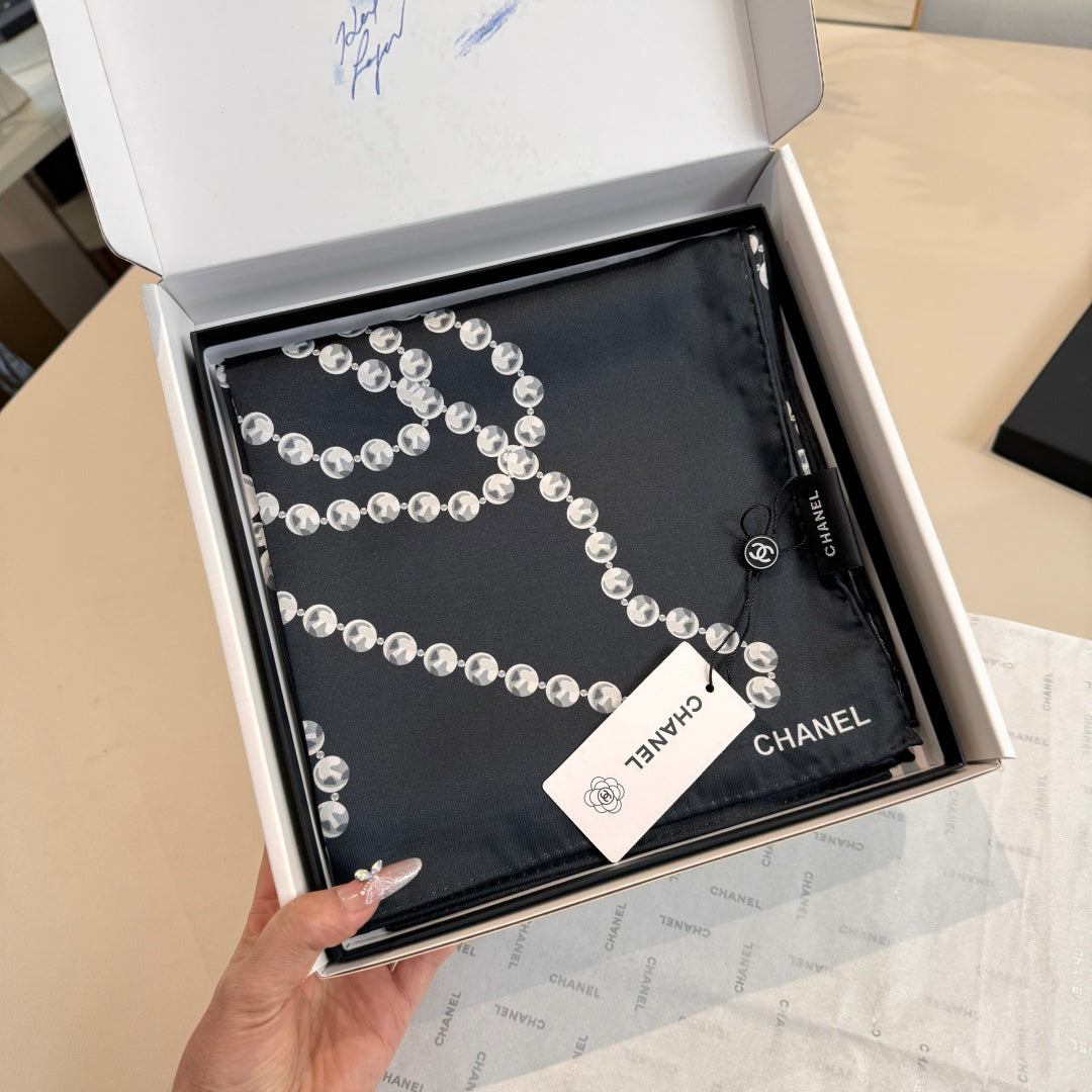 CHANEL Pearl Necklace