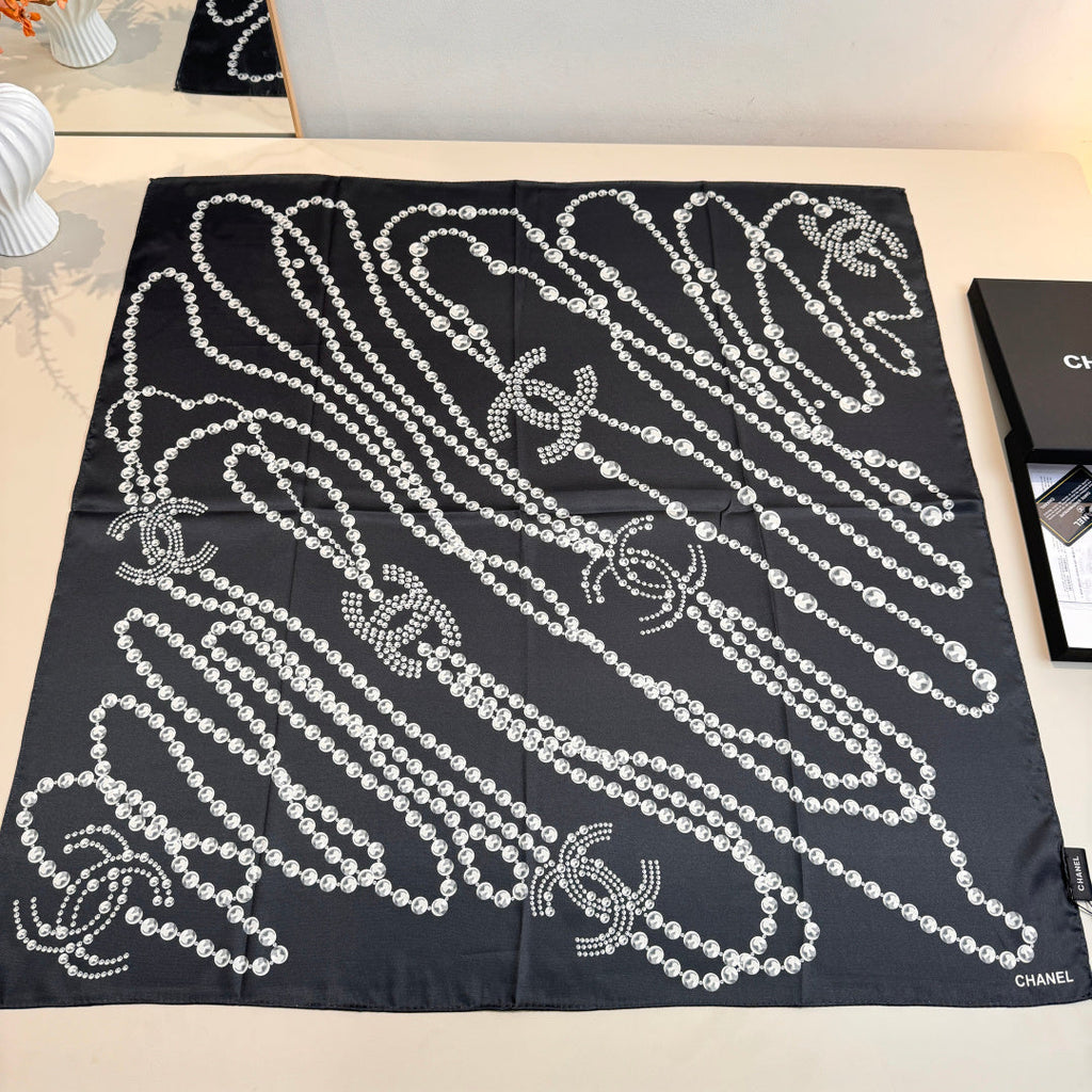 CHANEL Pearl Necklace
