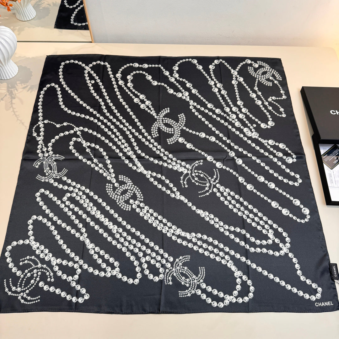 CHANEL Pearl Necklace
