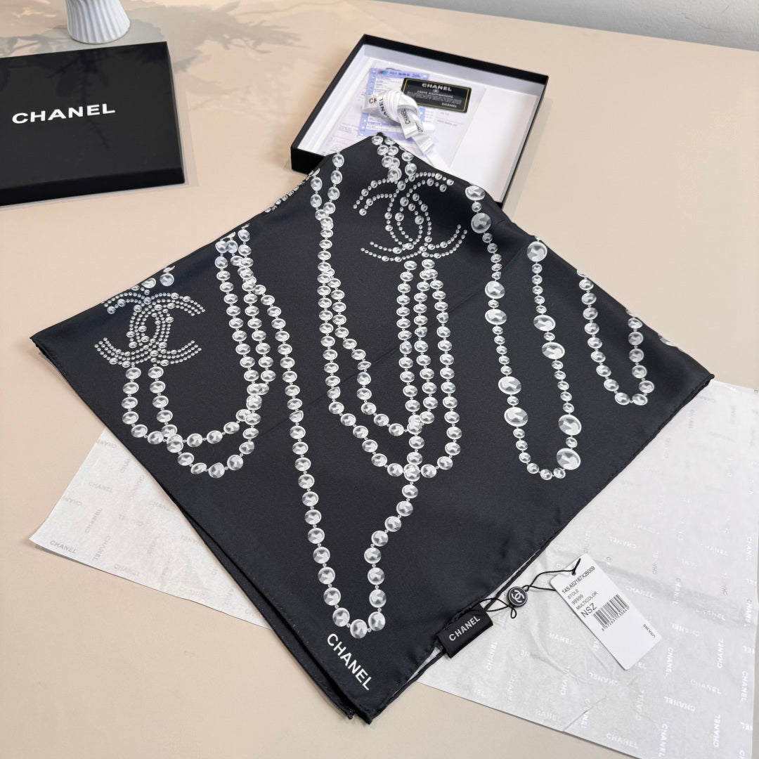 CHANEL Pearl Necklace