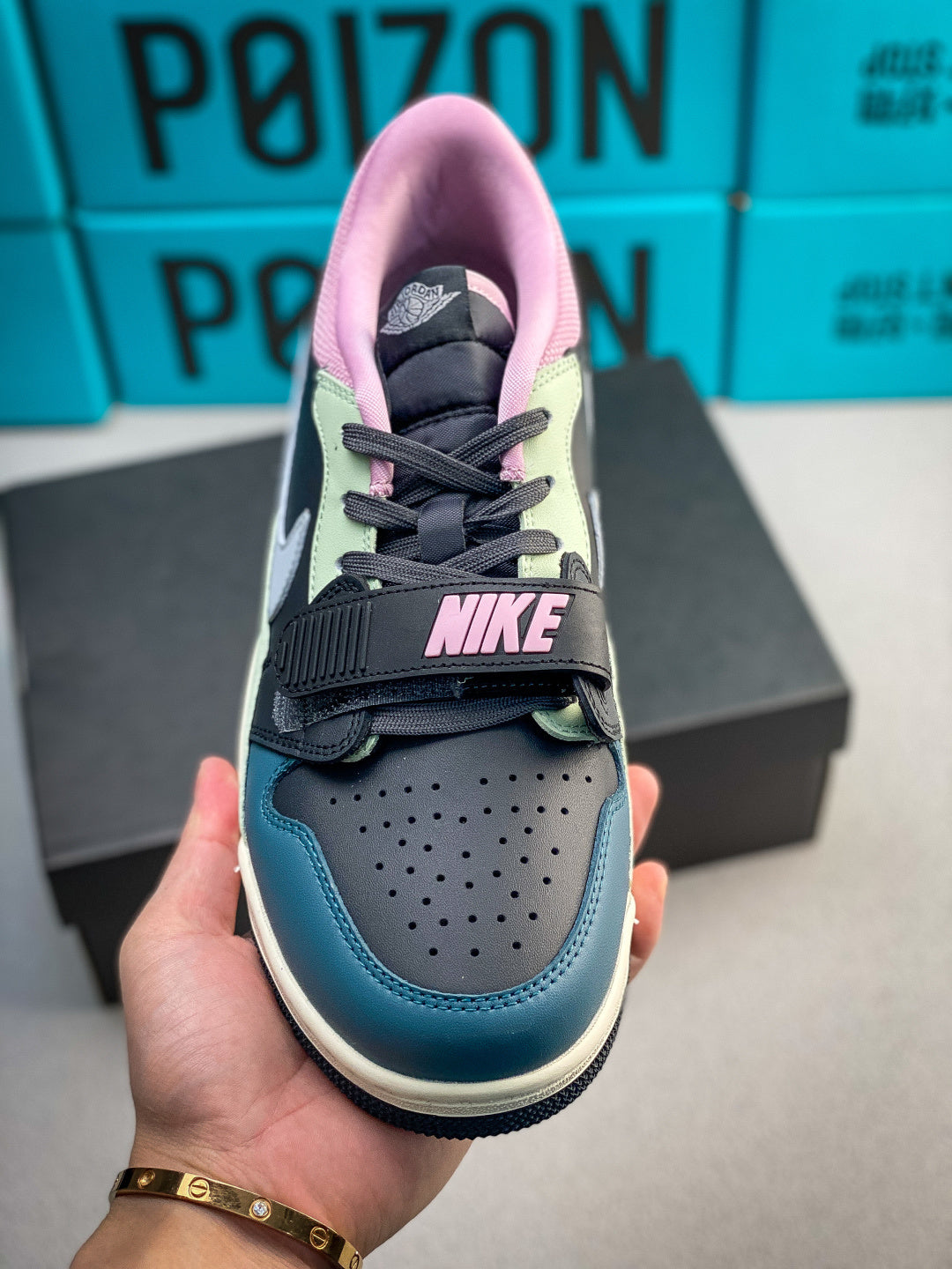 Nike Air Jordan Legacy AJ312 Low - Image 3