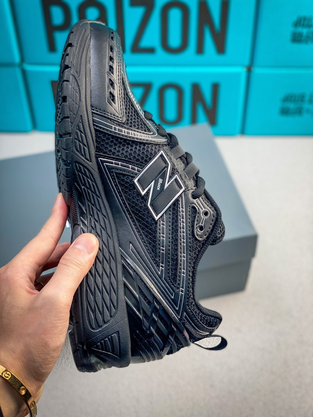 New Balance 220 - Image 4