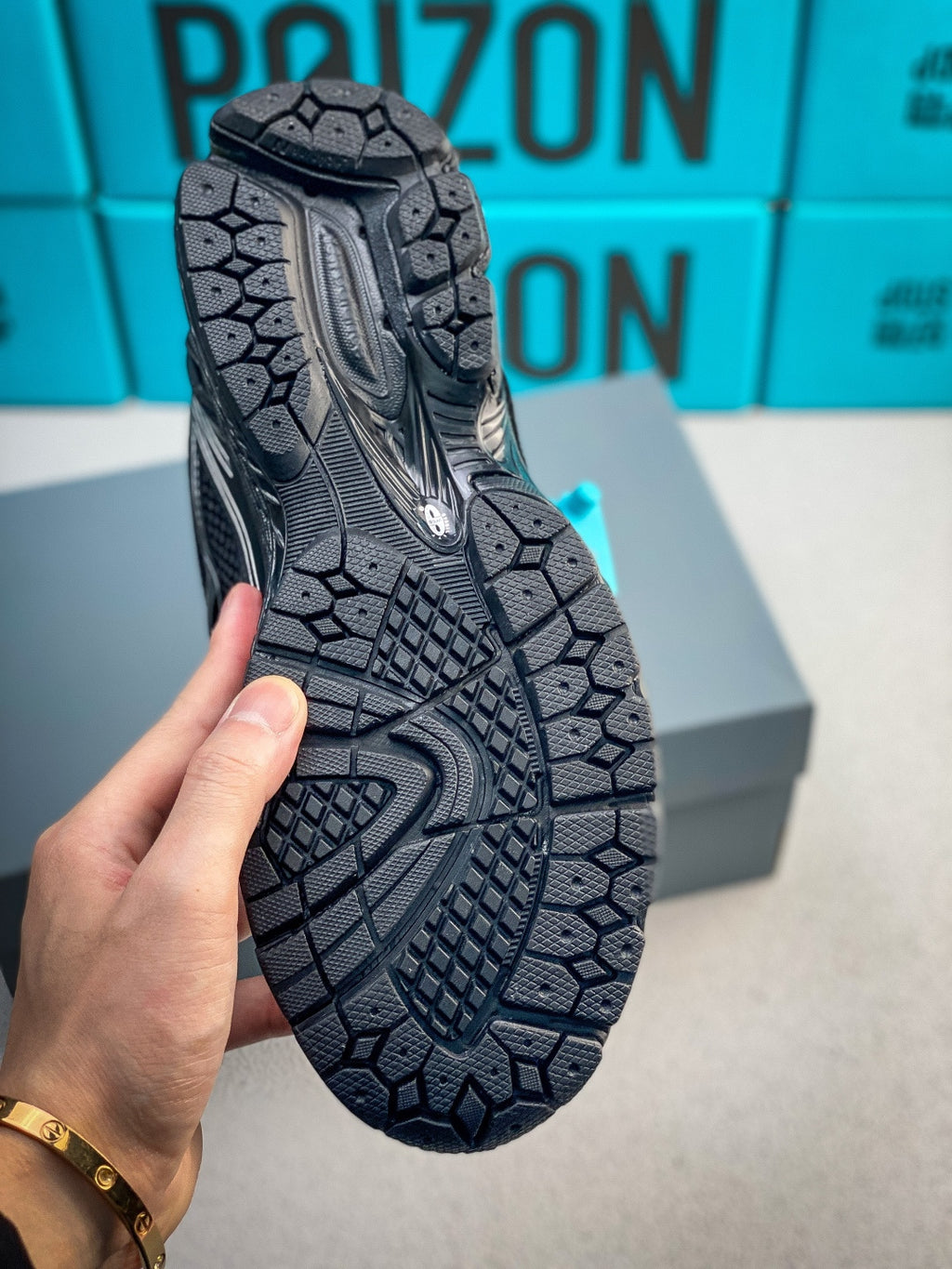 New Balance 220 - Image 6