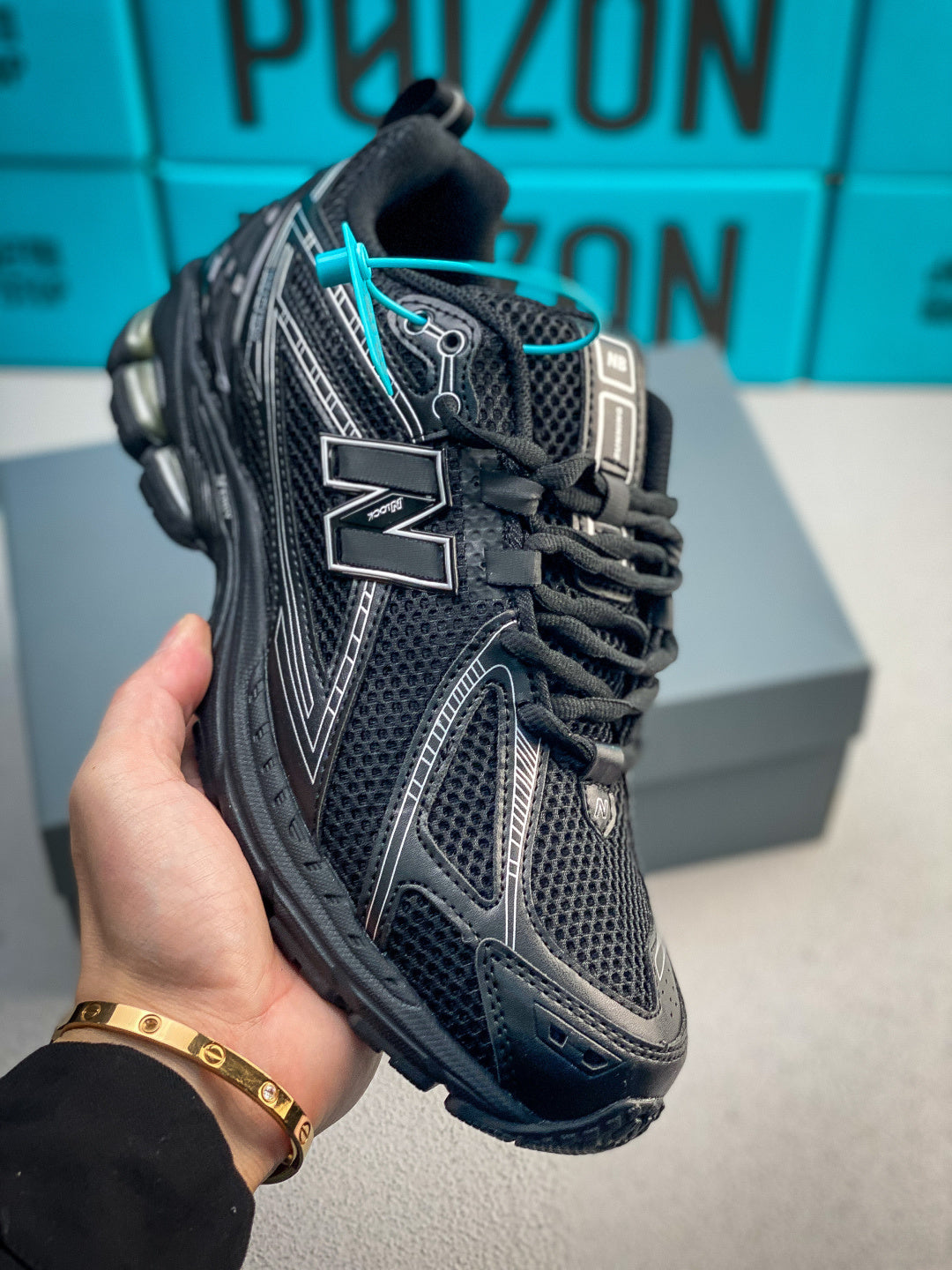 New Balance 220 - Image 2