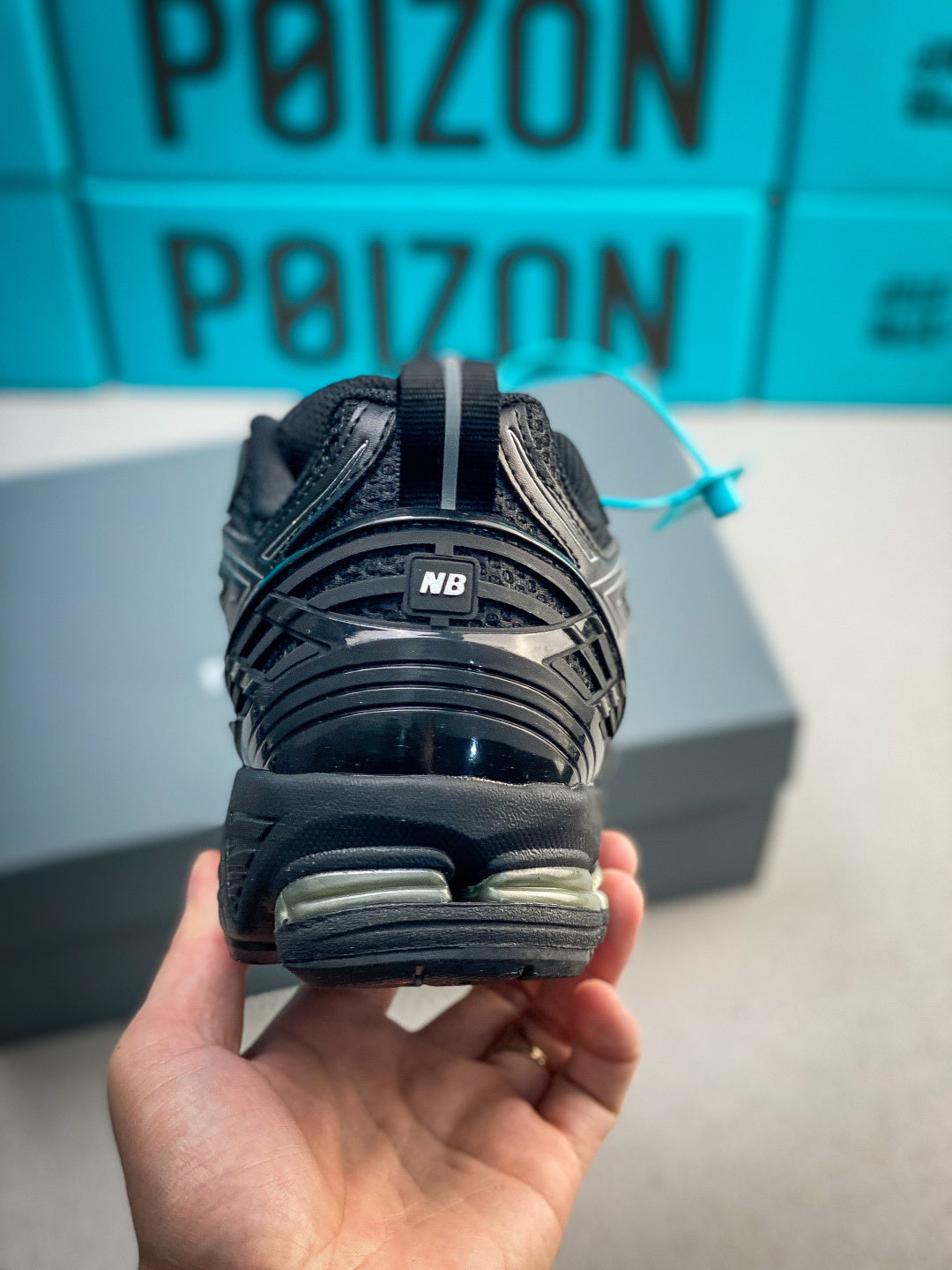 New Balance 220 - Image 5