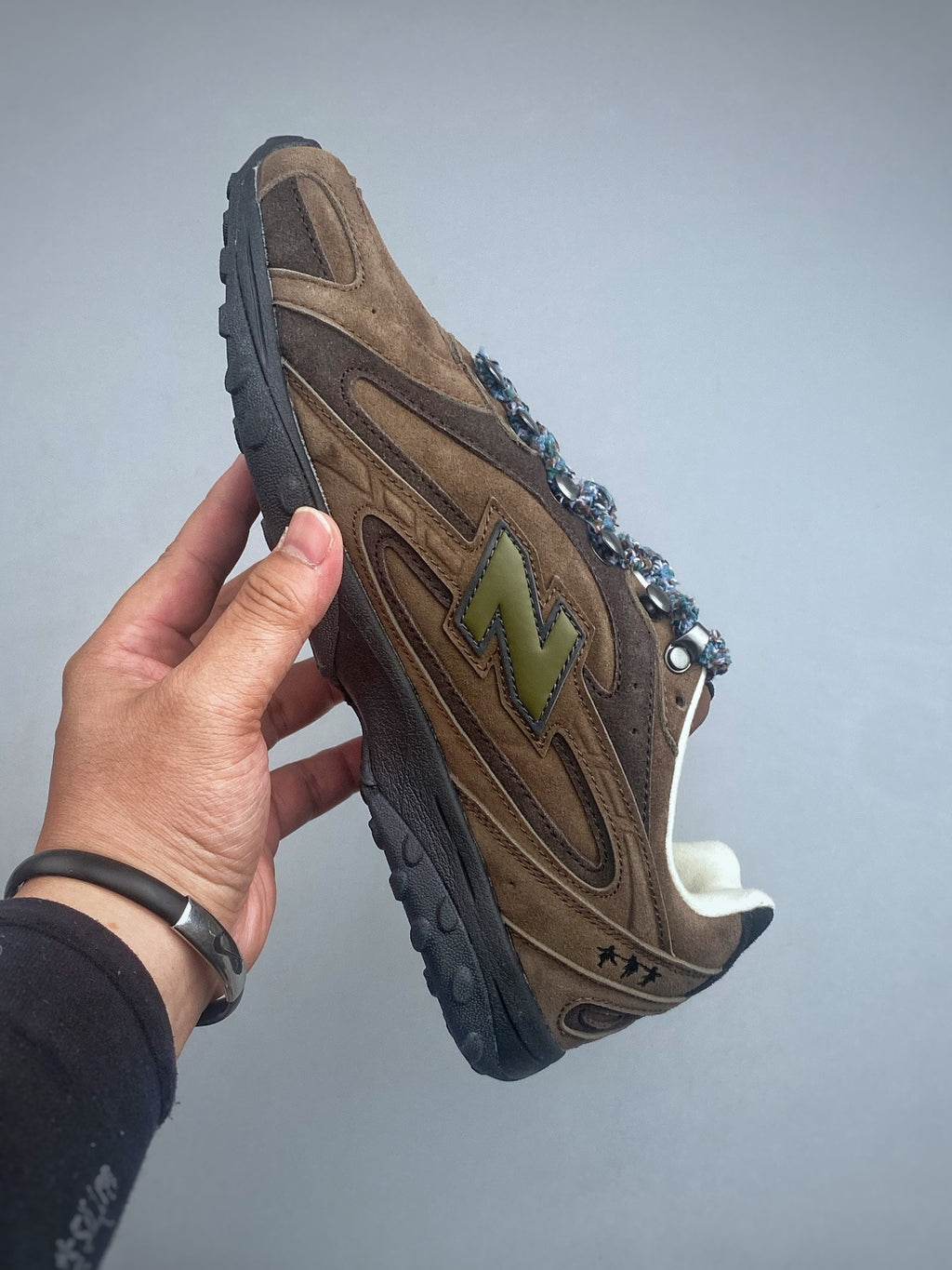 New Balance 240 E - Image 2