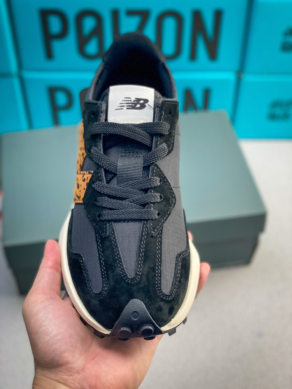 New Balance 220 - Image 3