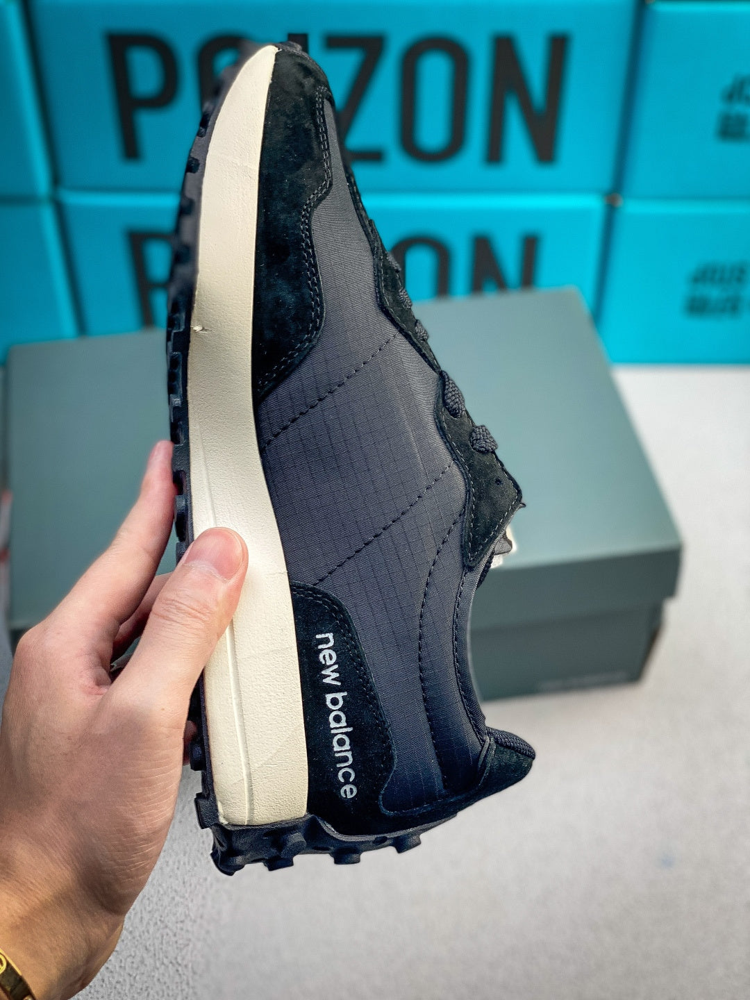 New Balance 220 - Image 4