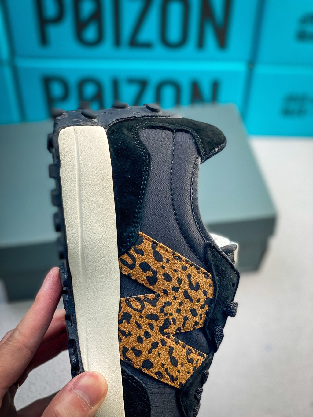 New Balance 220 - Image 6