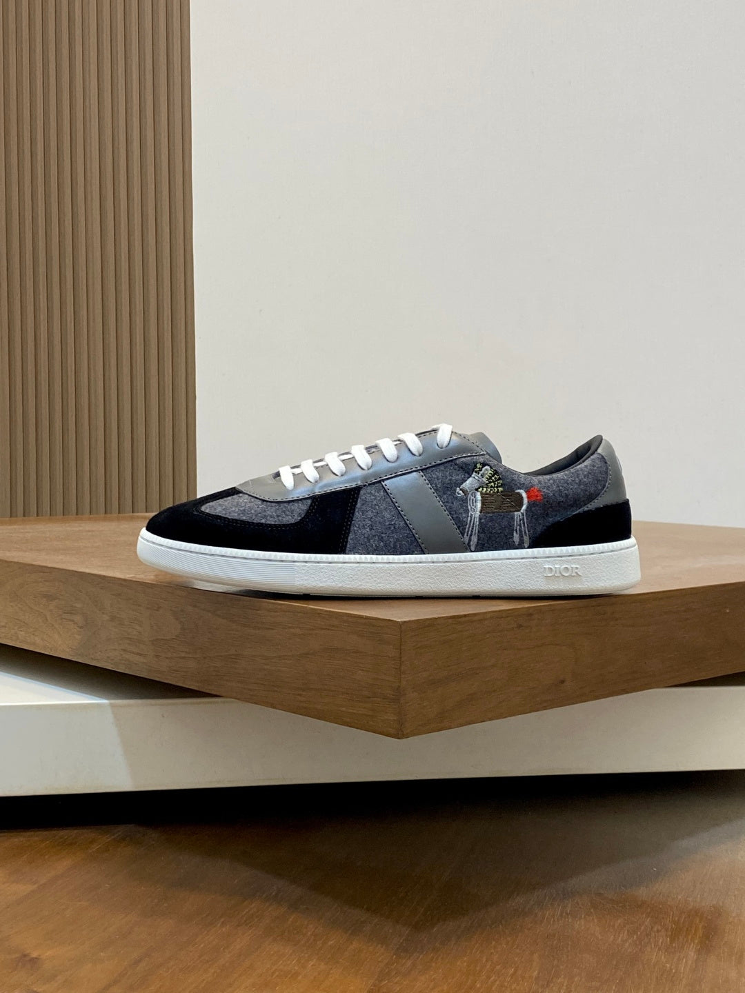 Dior DIOR Sneakers #394