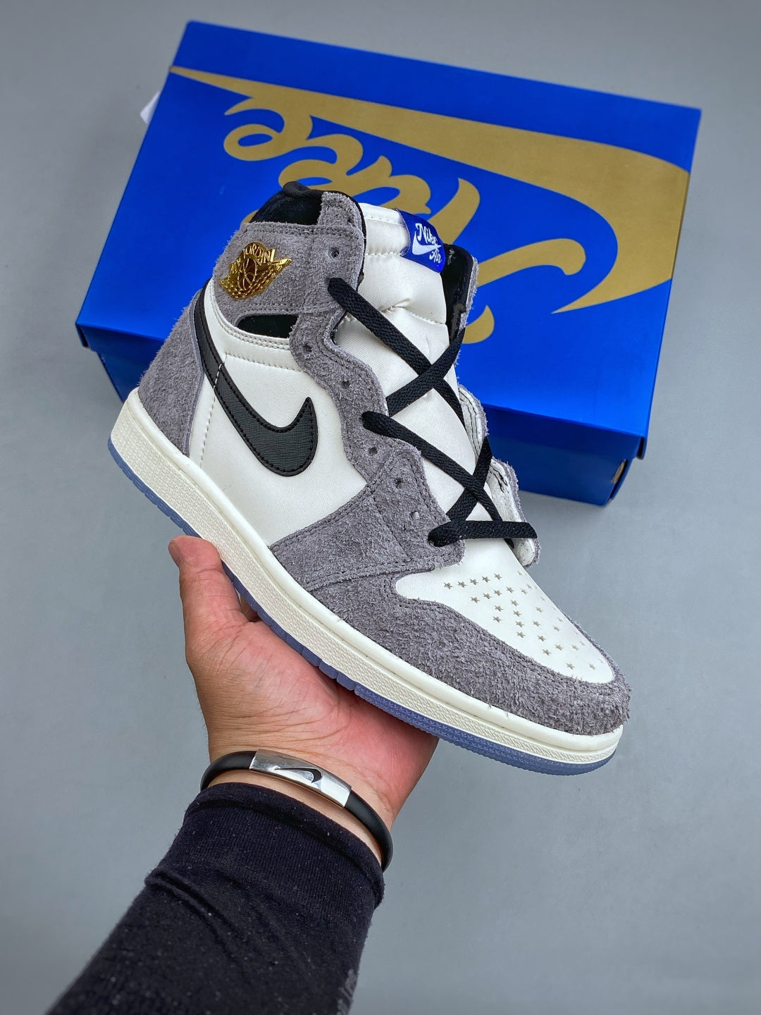 Nike Air Jordan 1 Retro High  OG - Image 1