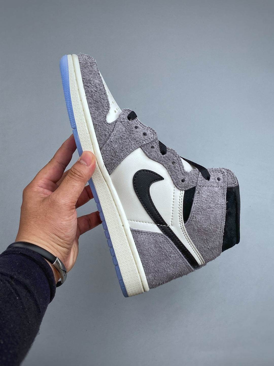Nike Air Jordan 1 Retro High  OG - Image 2