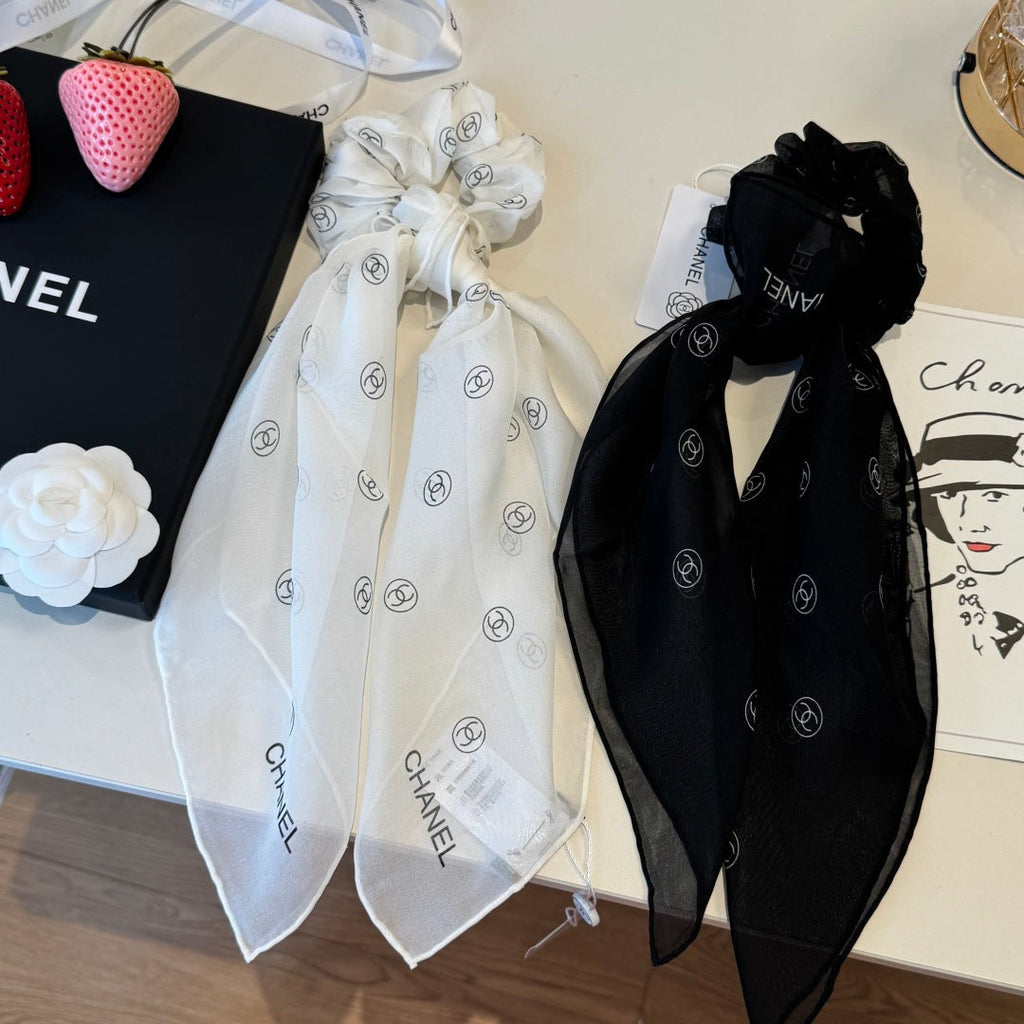 CHANEL Bow Necklace