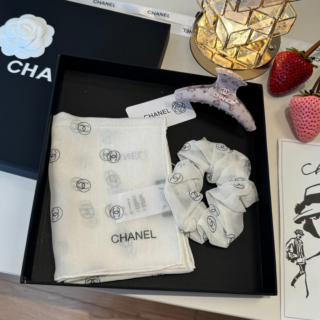 CHANEL Bow Necklace