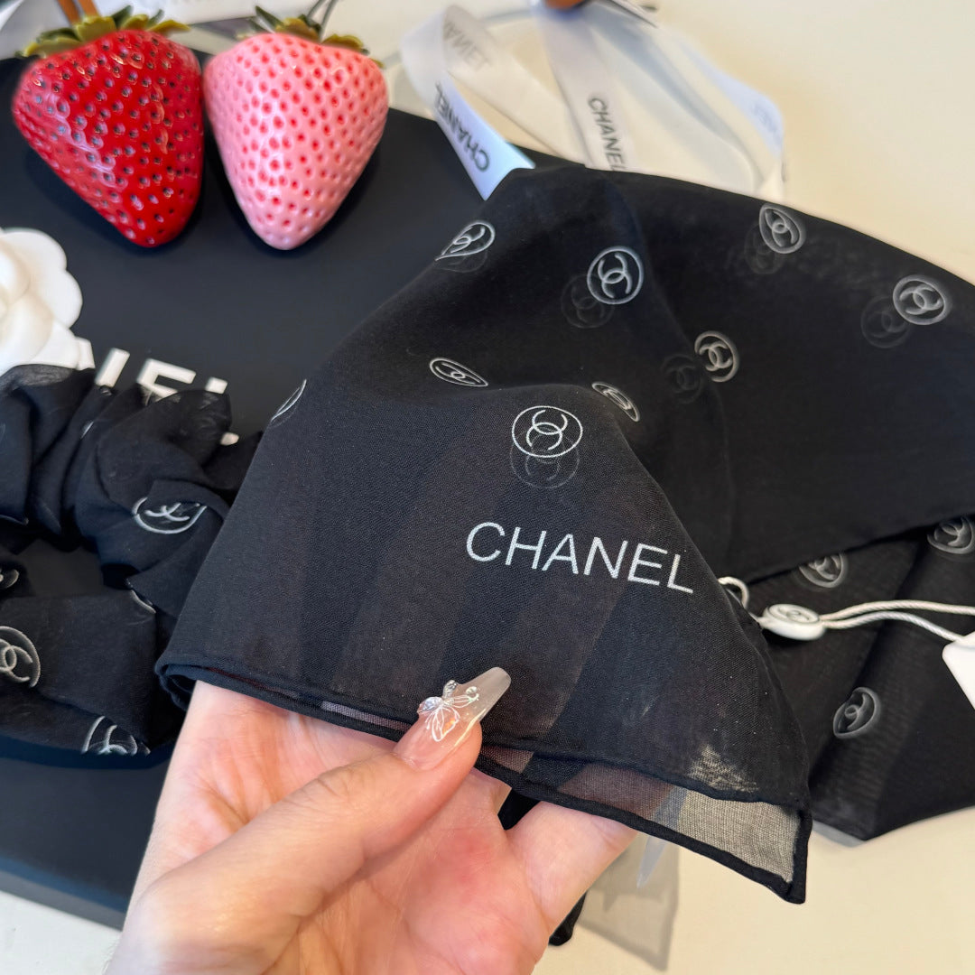 CHANEL Bow Necklace