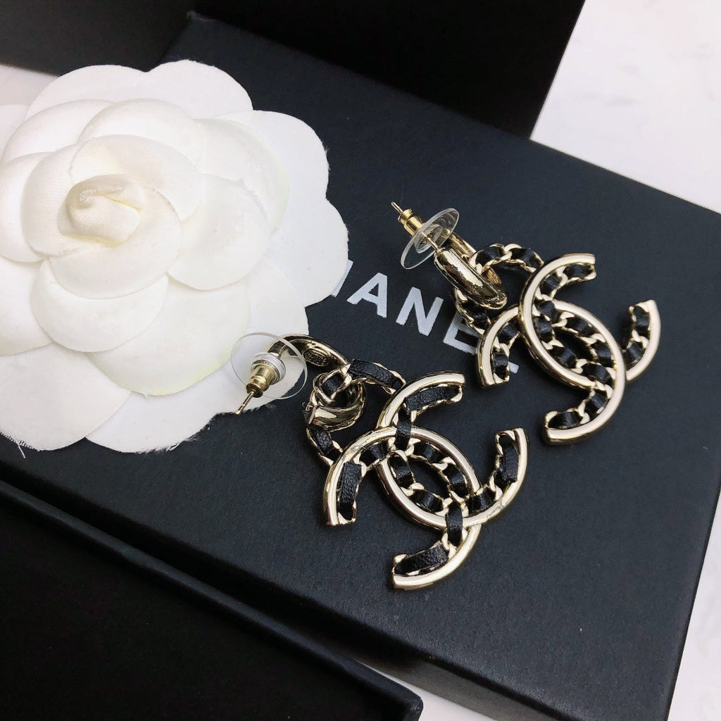 CHANEL Crystal Vintage Pendant Necklace