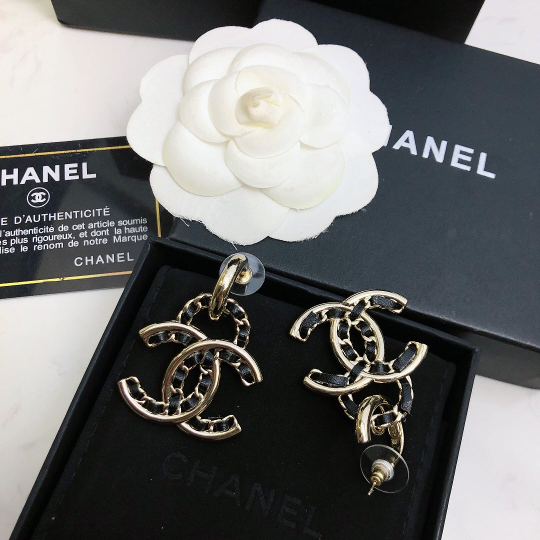 CHANEL Crystal Vintage Pendant Necklace