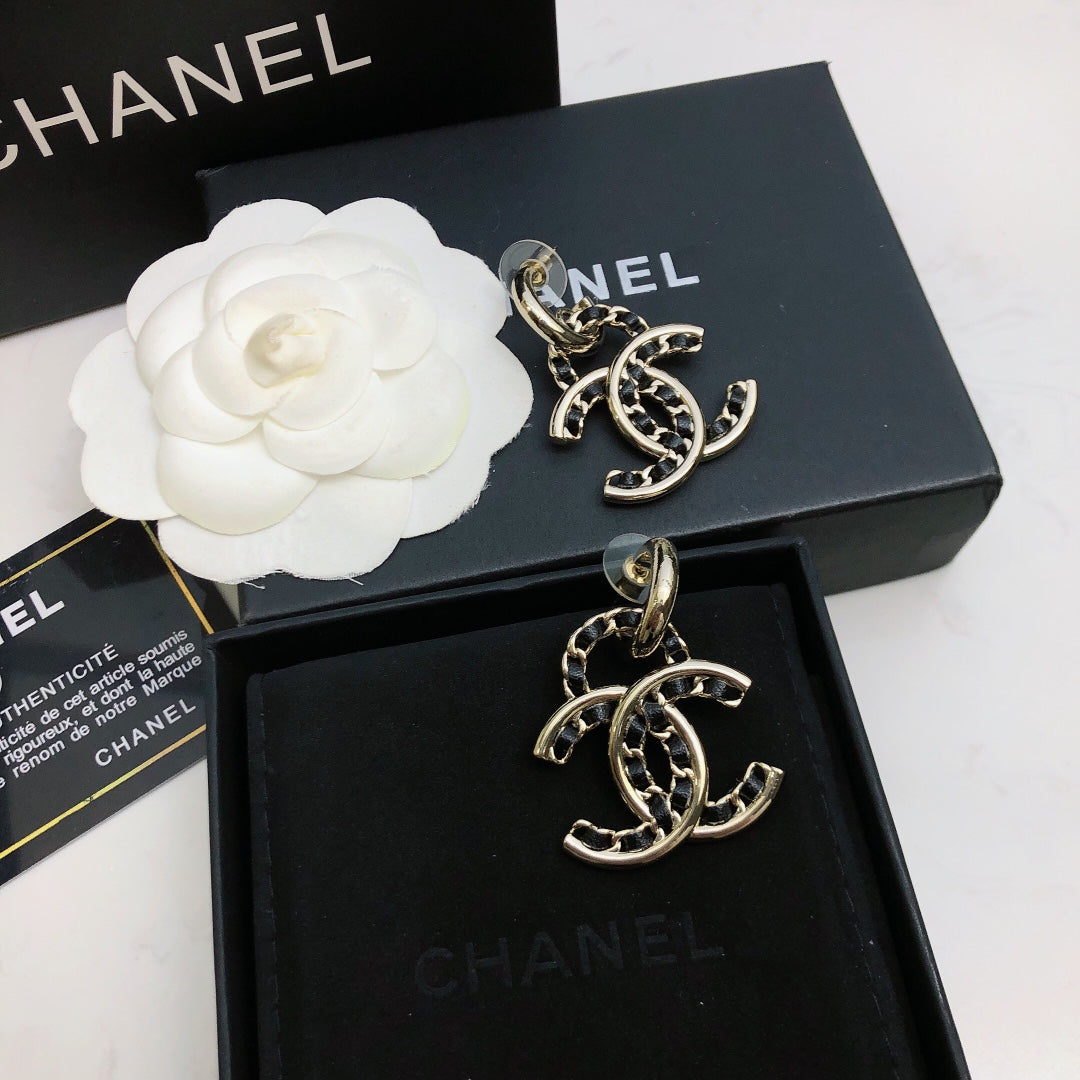 CHANEL Crystal Vintage Pendant Necklace