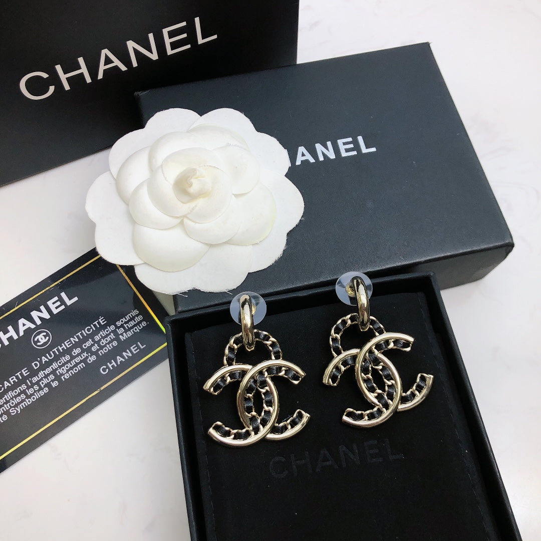 CHANEL Crystal Vintage Pendant Necklace