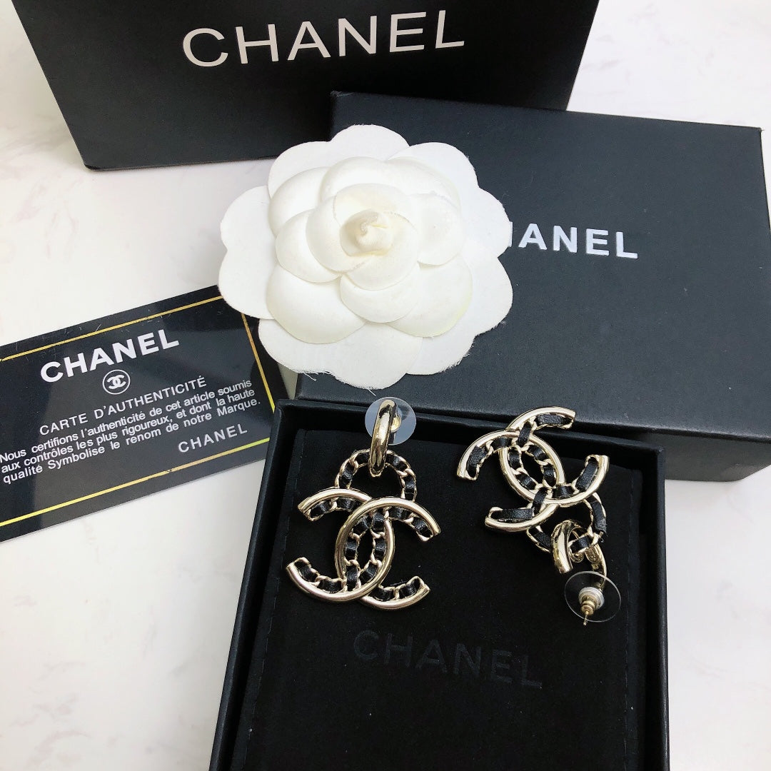 CHANEL Crystal Vintage Pendant Necklace