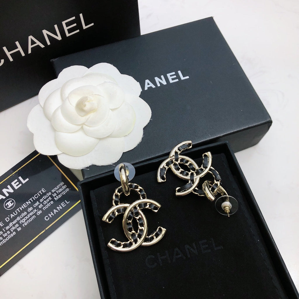CHANEL Crystal Vintage Pendant Necklace