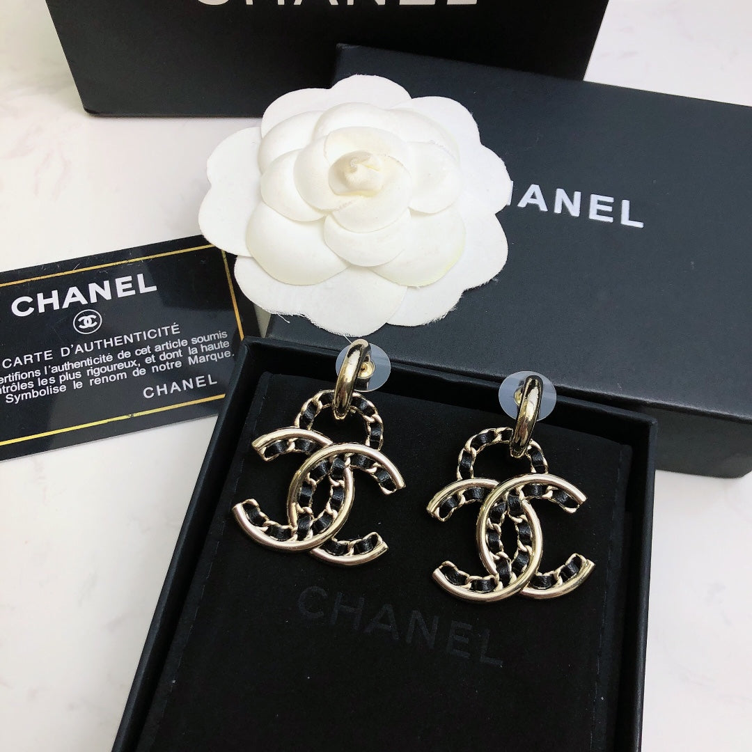 CHANEL Crystal Vintage Pendant Necklace