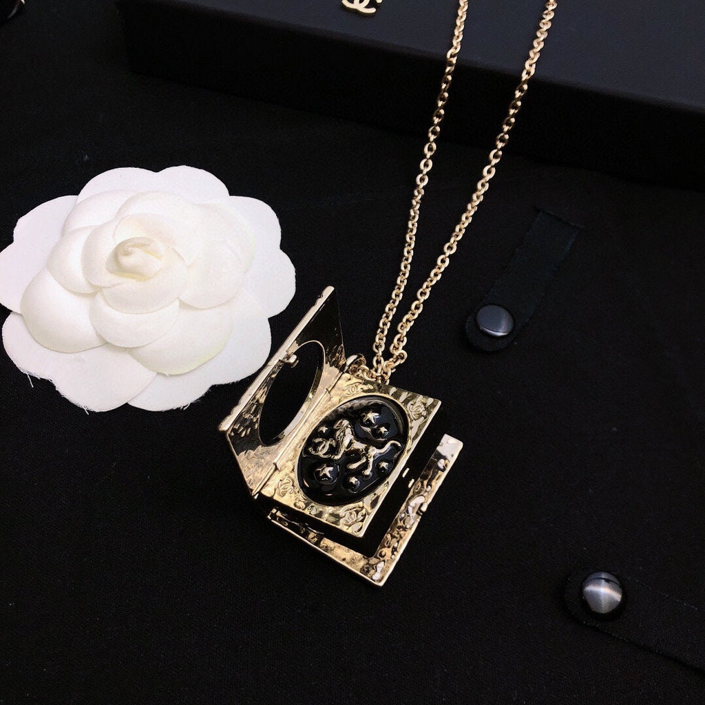 CHANEL Necklace