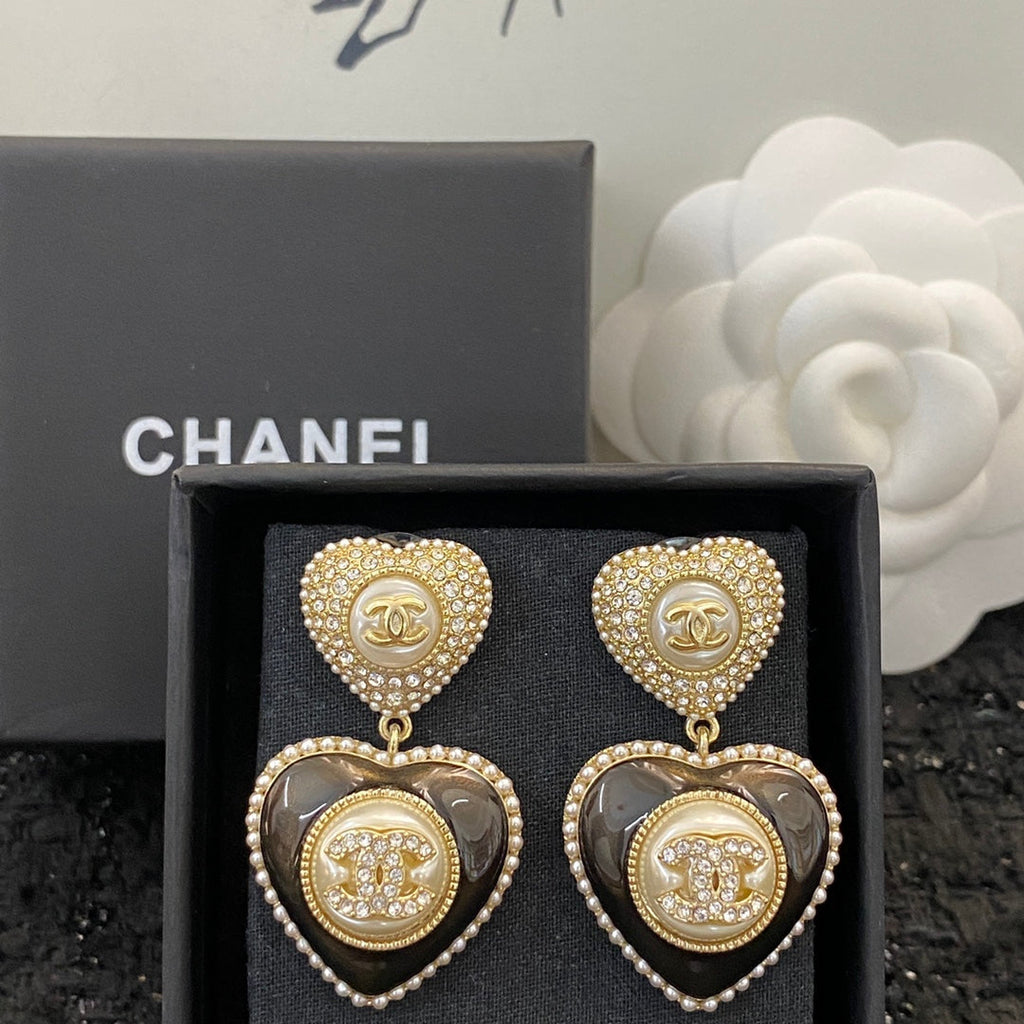 CHANEL Crystal Pendant Necklace