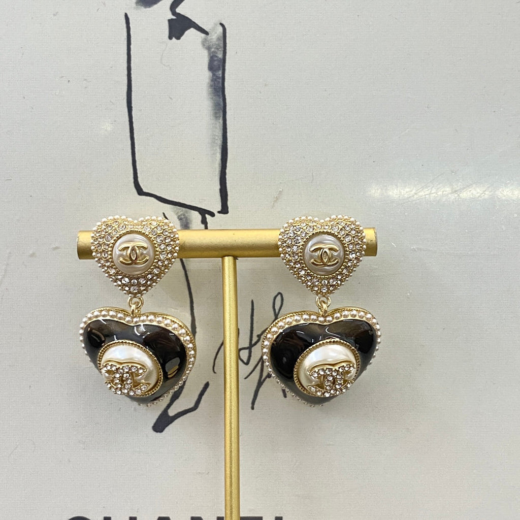CHANEL Crystal Pendant Necklace