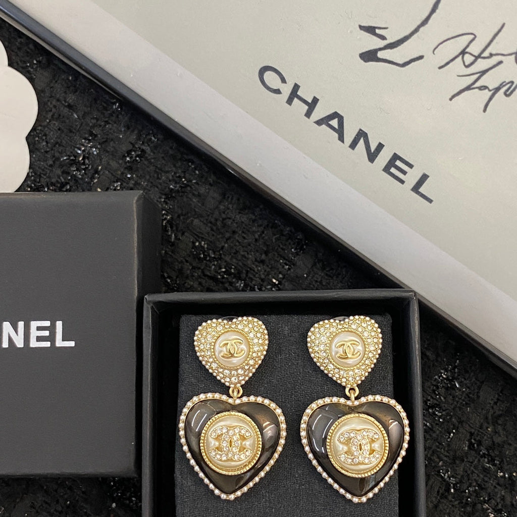 CHANEL Crystal Pendant Necklace