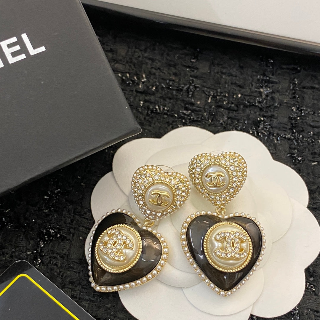 CHANEL Crystal Pendant Necklace