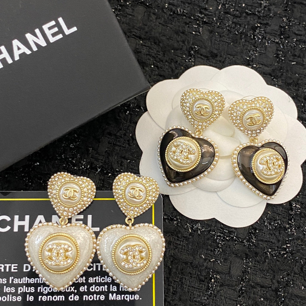 CHANEL Crystal Pendant Necklace