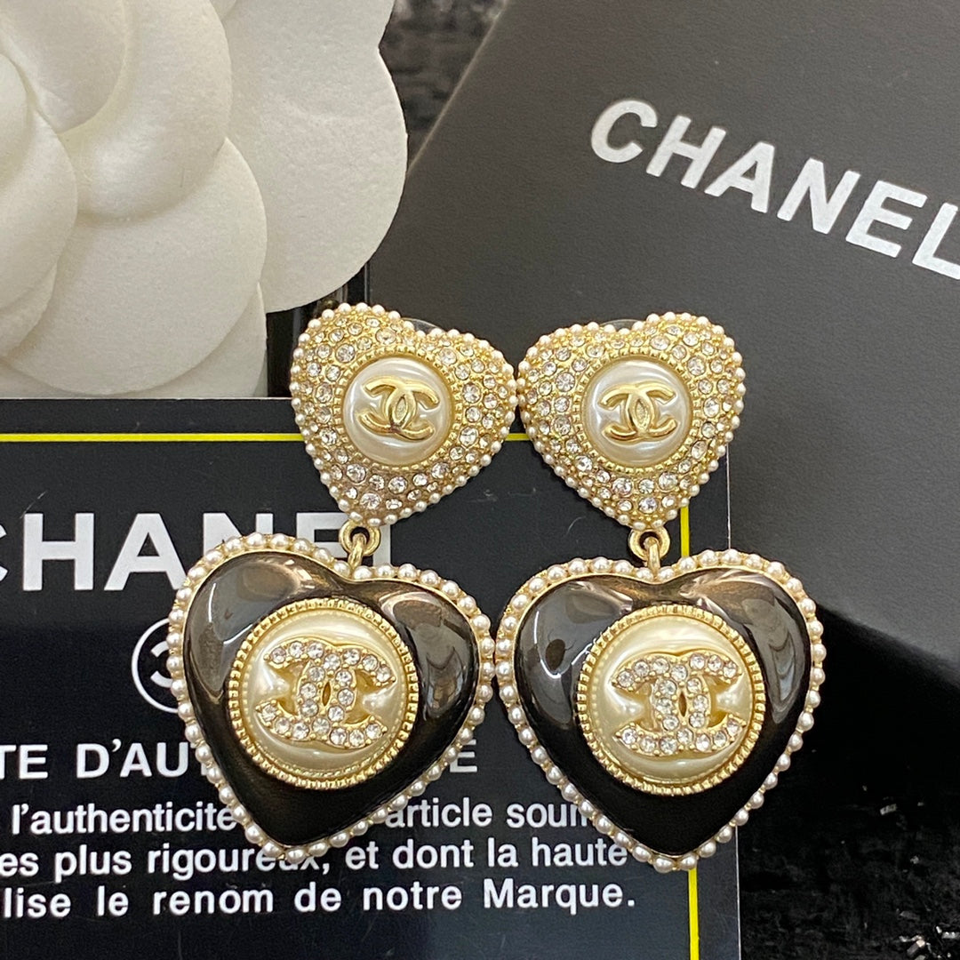 CHANEL Crystal Pendant Necklace
