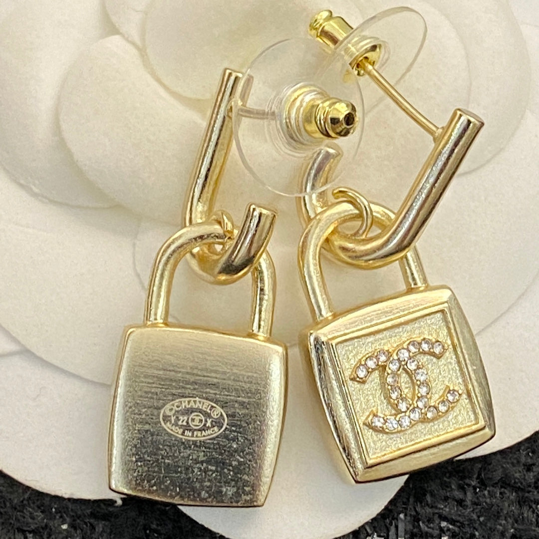 CHANEL Double-C Vintage Earrings