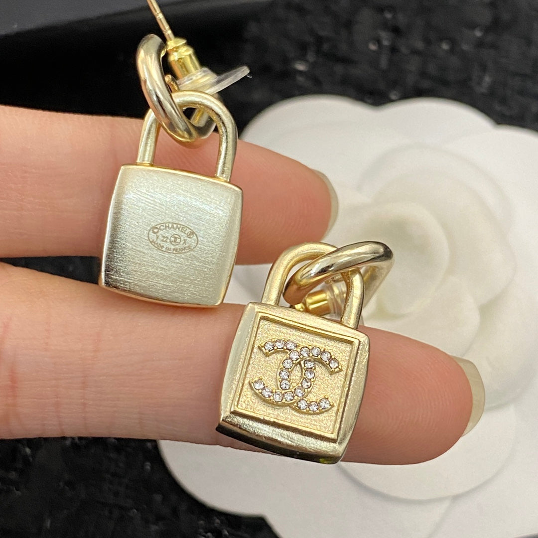 CHANEL Double-C Vintage Earrings
